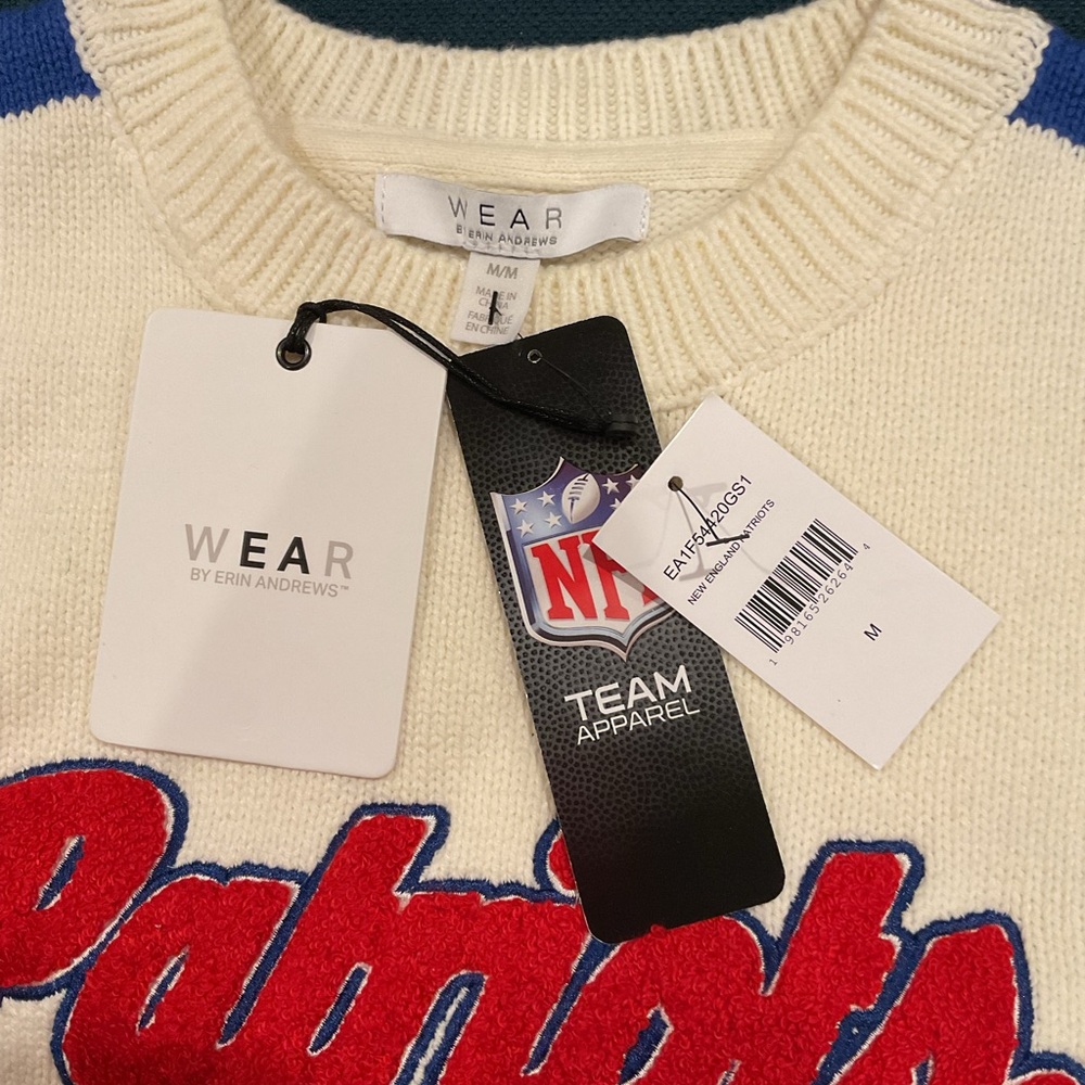 Women's WEAR by Erin Andrews Cream
New England Patriots Stripe Sweater Sz M NWT - Picture 5 of 9